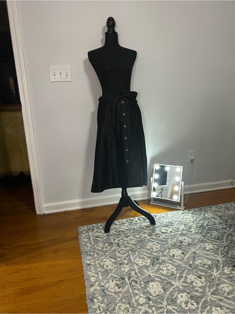 High-Waist Black Button-Front Midi Skirt with Tie